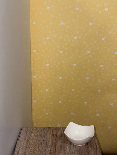 Pöttyös szív mintás sárga tapéta 160628